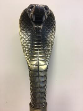 Wandelstok, alu steel met cobrakop, gepatineerd messing